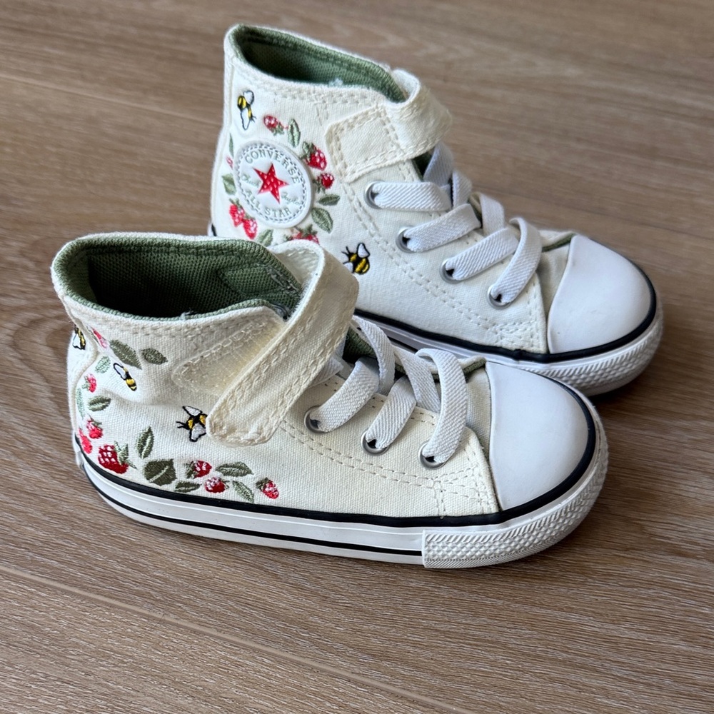 Converse All Star Berrys and Bees Little Kid Size 7